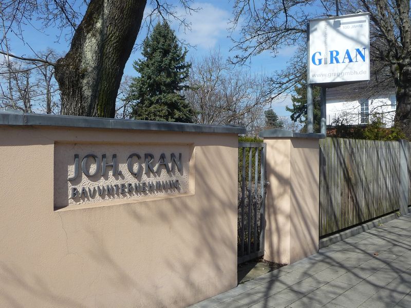 Datei:Eingang Fa. Gran 2018.jpeg