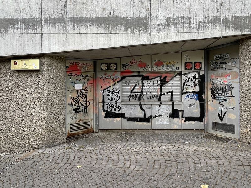 Datei:Jakobinenstrasse Kiosk WC.jpg