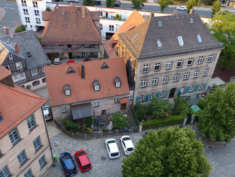 Datei:Kirchenplatz Nordseite.JPG