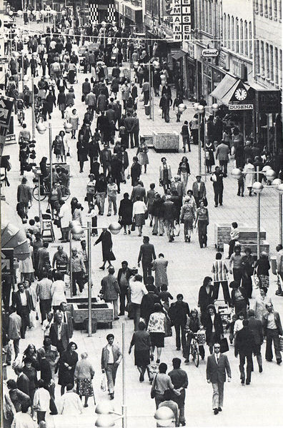 Datei:Fußgängerzone Eröffnung 1975.jpg