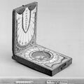 Portable compass dial, Possibly by E.C. Stockert, 18th century <span class="smw-highlighter" data-type="8" data-state="inline" data-title="Hinweis" title="Lizenz: PDM"><span class="smwtticon note"></span><span class="smwttcontent">Lizenz: PDM</span></span>