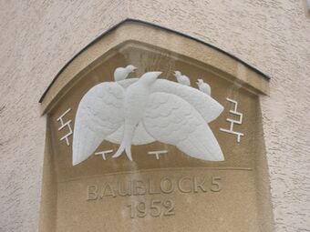 Simonstr. 47 Wandplastik.JPG