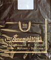 Einkaufstüte aus Plastik, 100-jähriges Jubiläum Hut Baumgärtner, 1986 <span class="smw-highlighter" data-type="8" data-state="inline" data-title="Hinweis" title="Urheber: Bernd JesussekLizenz: CC BY-SA 3.0"><span class="smwtticon note"></span><span class="smwttcontent">Urheber: <!--LINK'" 0:85--><br><br>Lizenz: CC BY-SA 3.0</span></span>