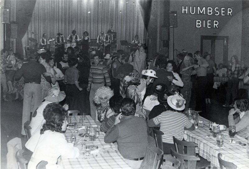 Datei:Geismannsaal Fasching ca 1975.jpg