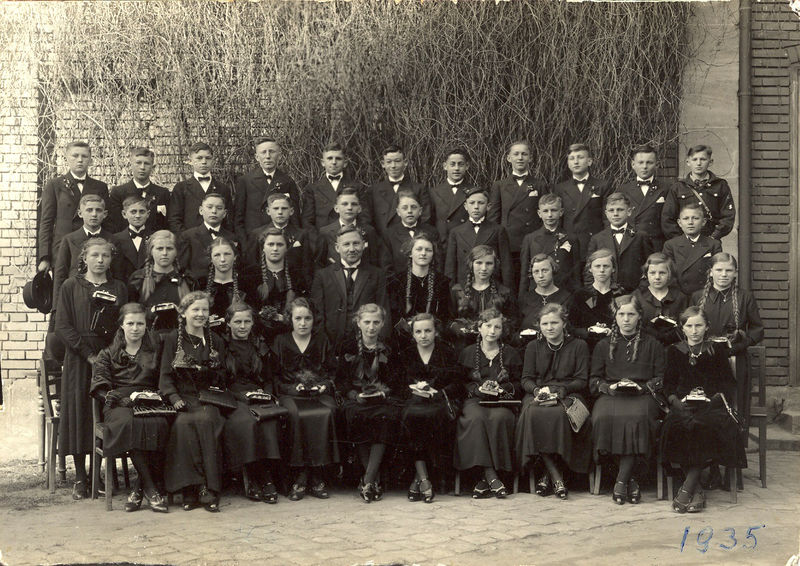 Datei:22a Simon 1935 Konfirmation.jpg