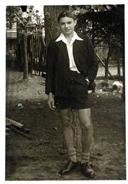 Helmut Schmidt 10 1946.JPG