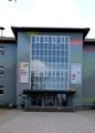 Haupteingang der Hans-Böckler-Schule in der Südstadt, April 2020 <span class="smw-highlighter" data-type="8" data-state="inline" data-title="Hinweis" title="Urheber: Kamran SalimiLizenz: CC BY-SA 3.0"><span class="smwtticon note"></span><span class="smwttcontent">Urheber: <!--LINK'" 0:23--><br><br>Lizenz: CC BY-SA 3.0</span></span>