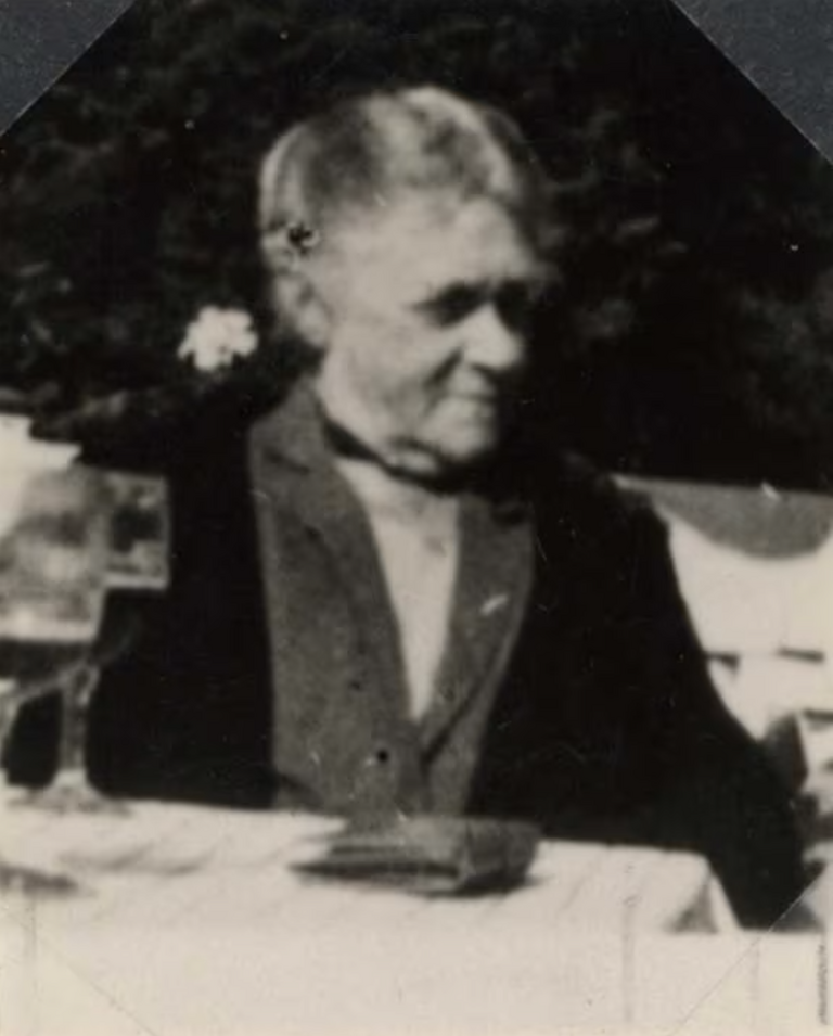 Aurelie Warschauer, Yad Vashem 15000-14136954.png