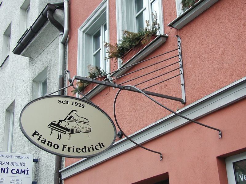 Datei:J6 Firmenausleger.JPG