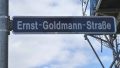 Straßenschild Ernst-Goldmann-Straße <span class="smw-highlighter" data-type="8" data-state="inline" data-title="Hinweis" title="Urheber: BaringelLizenz: CC BY-SA 3.0"><span class="smwtticon note"></span><span class="smwttcontent">Urheber: <!--LINK'" 2:21--><br><br><br>Lizenz: CC BY-SA 3.0</span></span>