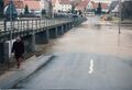 Hochwasser in Vach, Fußgängersteg nach Mannhof, die Brückenstraße unter Wasser Feb. 1987. Auch der ... <span class="smw-highlighter" data-type="8" data-state="inline" data-title="Hinweis" title="Hochwasser in Vach, Fußgängersteg nach Mannhof, die Brückenstraße unter Wasser Feb. 1987. Auch der Bus dreht ab. Heute steht hier der hochgelegte Talübergang BrückenstraßeUrheber: Klaus-Peter SchaackLizenz: CC BY-SA 3.0"><span class="smwtticon note"></span><span class="smwttcontent">Hochwasser in Vach, Fußgängersteg nach Mannhof, die Brückenstraße unter Wasser Feb. 1987. Auch der Bus dreht ab. Heute steht hier der hochgelegte <!--LINK'" 0:270--><br>Urheber: <!--LINK'" 0:271--><br><br>Lizenz: CC BY-SA 3.0</span></span>