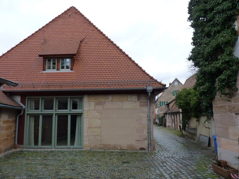 Datei:Pfarrscheune, Pfarrhof 1,a .JPG