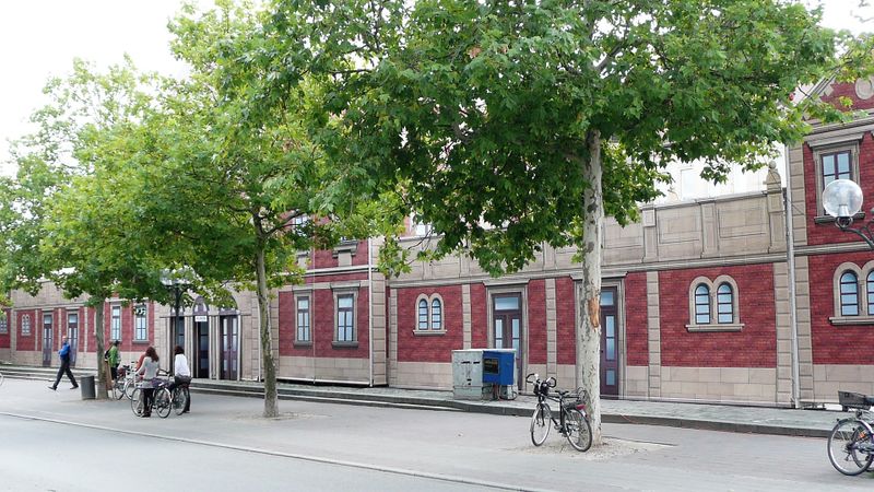 Datei:Ludwigsbahnhof 2010.12.jpeg