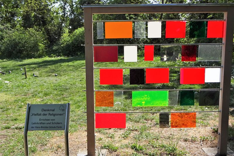 Datei:Muslimisches Grabfeld Mai 2020.jpeg