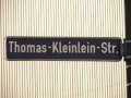 Straßenschild Thomas-Kleinlein-Straße <span class="smw-highlighter" data-type="8" data-state="inline" data-title="Hinweis" title="Urheber: BaringelLizenz: CC BY-SA 3.0"><span class="smwtticon note"></span><span class="smwttcontent">Urheber: <!--LINK'" 2:1317--><br><br>Lizenz: CC BY-SA 3.0</span></span>
