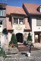 Kleinstes Haus in Fürth, Waagstr. 3, Aufnahme um 1990 <span class="smw-highlighter" data-type="8" data-state="inline" data-title="Hinweis" title="Urheber: unbekanntLizenz: CC BY-SA 3.0"><span class="smwtticon note"></span><span class="smwttcontent">Urheber: unbekannt<br><br>Lizenz: CC BY-SA 3.0</span></span>