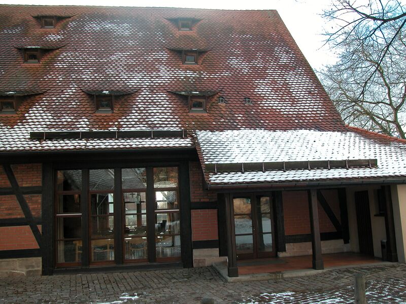 Datei:Pfarrscheune Eingangsbereich.JPG