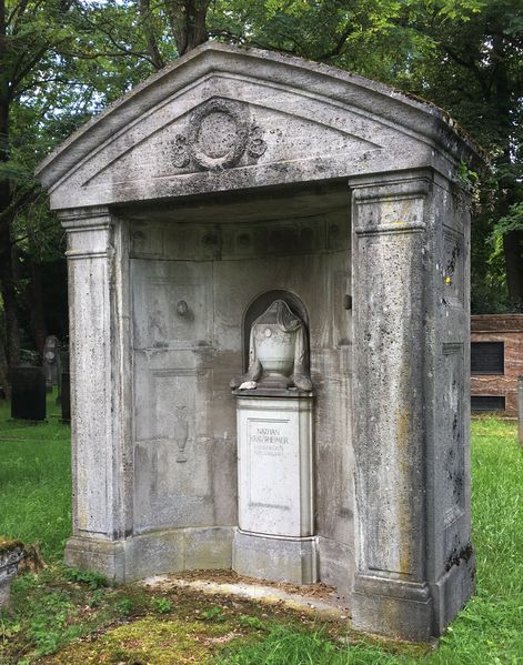 Datei:Grab Nathan Krautheimer.JPG