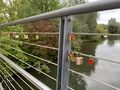 "Liebesschloss" am Röllingersteg im Stadtpark, Okt. 2020 <span class="smw-highlighter" data-type="8" data-state="inline" data-title="Hinweis" title="Urheber: Kamran SalimiLizenz: CC BY-SA 3.0"><span class="smwtticon note"></span><span class="smwttcontent">Urheber: <!--LINK'" 0:16--><br><br>Lizenz: CC BY-SA 3.0</span></span>