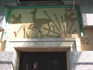 Herrnstr. 62 Wandplastik.JPG
