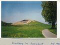 Der ehemalige Schuttberg wird 1999 geschlossen, es erfolgen umfangreiche Abdichtarbeiten, Aufnahme ... <span class="smw-highlighter" data-type="8" data-state="inline" data-title="Hinweis" title="Der ehemalige Schuttberg wird 1999 geschlossen, es erfolgen umfangreiche Abdichtarbeiten, Aufnahme von 1999Urheber: unbekanntLizenz: CC BY-SA 3.0"><span class="smwtticon note"></span><span class="smwttcontent">Der ehemalige Schuttberg wird 1999 geschlossen, es erfolgen umfangreiche Abdichtarbeiten, Aufnahme von <!--LINK'" 0:289--><br>Urheber: unbekannt<br><br>Lizenz: CC BY-SA 3.0</span></span>