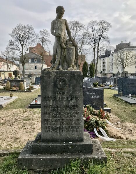 Datei:Grabdenkmal Heinrich Schrank.jpeg