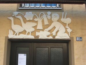 Kaiserstr. 85b Wandplastik.JPG
