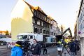 Nationale Presseteams berichten Live am Tag nach der Massenkarambolage in der Hardstraße - im ... <span class="smw-highlighter" data-type="8" data-state="inline" data-title="Hinweis" title="Nationale Presseteams berichten Live am Tag nach der Massenkarambolage in der Hardstraße - im Hintergrund Aufräumarbeiten am LKW, Feb. 2022Urheber: Kamran SalimiLizenz: CC BY-SA 3.0"><span class="smwtticon note"></span><span class="smwttcontent">Nationale Presseteams berichten Live am Tag nach der Massenkarambolage in der Hardstraße - im Hintergrund Aufräumarbeiten am LKW, Feb. 2022<br>Urheber: <!--LINK'" 0:37--><br><br>Lizenz: CC BY-SA 3.0</span></span>
