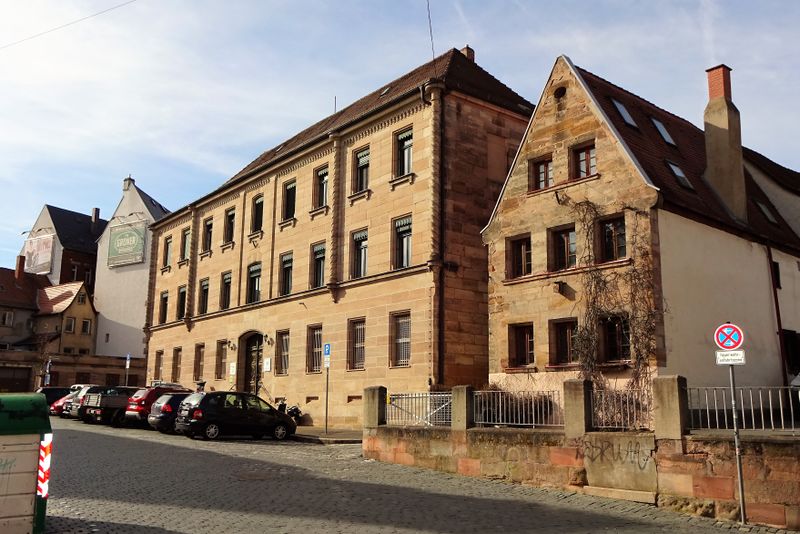 Datei:Helmplatz 1+9.jpg