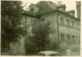 Pfarrhaus mit angebautem Treppenturm 1958 <span class="smw-highlighter" data-type="8" data-state="inline" data-title="Hinweis" title="Urheber: Georg LutzLizenz: CC BY-SA 3.0"><span class="smwtticon note"></span><span class="smwttcontent">Urheber: <!--LINK'" 0:8--><br><br>Lizenz: CC BY-SA 3.0</span></span>