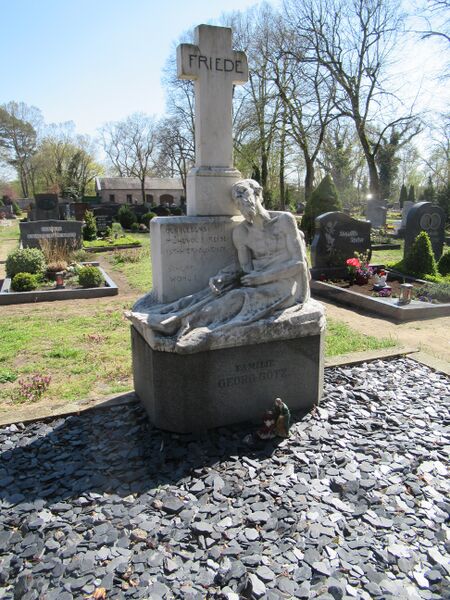 Datei:Götz-Grab 2021.JPG