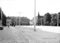 Schlageterplatz um 1942, im Hintergrund das Parkhotel noch ohne Kriegsschäden. <span class="smw-highlighter" data-type="8" data-state="inline" data-title="Hinweis" title="Urheber: unbekanntLizenz: Bildlizenz-Stadtarchiv"><span class="smwtticon note"></span><span class="smwttcontent">Urheber: unbekannt<br><br>Lizenz: Bildlizenz-Stadtarchiv</span></span>
