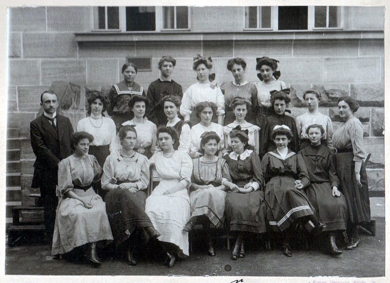 Datei:Hoehere Maedchenschule 1910.jpeg