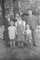 Familienfoto Schmidt + Warmuth vlnr. Frau Warmuth, Waldtraud Waag, geb. Schmidt, Helmut Schmidt, ... <span class="smw-highlighter" data-type="8" data-state="inline" data-title="Hinweis" title="Familienfoto Schmidt + Warmuth vlnr. Frau Warmuth, Waldtraud Waag, geb. Schmidt, Helmut Schmidt, Anna Schmidt, Dieter Schmidt und Bäckermeister Christian"><span class="smwtticon note"></span><span class="smwttcontent">Familienfoto Schmidt + Warmuth vlnr. Frau Warmuth, Waldtraud Waag, geb. Schmidt, Helmut Schmidt, Anna Schmidt, Dieter Schmidt und Bäckermeister Christian "Schoppa" Warmuth, Juli 1946.<br>Urheber: unbekannt<br><br>Lizenz: CC BY-SA 3.0</span></span>