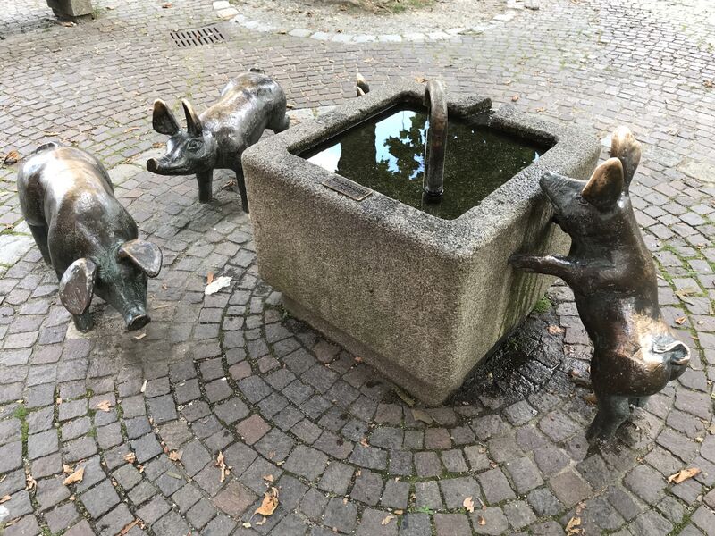 Datei:Schweinchenbrunnen.jpeg