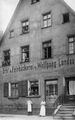 Brot- & Feinbäckerei Wolfgang Landauer, ca. Ende 1920er Jahre <span class="smw-highlighter" data-type="8" data-state="inline" data-title="Hinweis" title="Urheber: unbekanntLizenz: CC BY-NC-SA 4.0"><span class="smwtticon note"></span><span class="smwttcontent">Urheber: unbekannt<br><br>Lizenz: CC BY-NC-SA 4.0</span></span>
