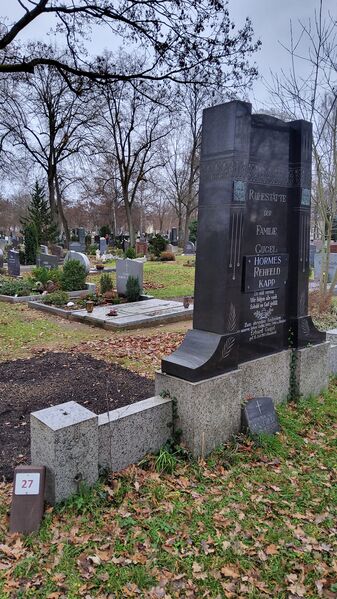 Datei:Grabstein Rehfeld, Vorderseite.jpg