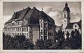 Grundschule Frauenstraße - im Hintergrund die Heinrichskirche, ca. 1920 <span class="smw-highlighter" data-type="8" data-state="inline" data-title="Hinweis" title="Urheber: unbekanntLizenz: CC BY-SA 3.0"><span class="smwtticon note"></span><span class="smwttcontent">Urheber: unbekannt<br><br>Lizenz: CC BY-SA 3.0</span></span>