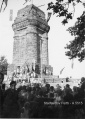 Bismarckturm auf der Hardhöhe - eingeweiht 1907, abgerissen 1938 <span class="smw-highlighter" data-type="8" data-state="inline" data-title="Hinweis" title="Urheber: unbekanntLizenz: Bildlizenz-Stadtarchiv"><span class="smwtticon note"></span><span class="smwttcontent">Urheber: unbekannt<br><br>Lizenz: Bildlizenz-Stadtarchiv</span></span>