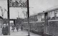 Der ehemalige Haltepunkt "Fürth-Süd" der Bibertbahn mit Schienenbus im März 1961<br/>(im ... <span class="smw-highlighter" data-type="8" data-state="inline" data-title="Hinweis" title="Der ehemalige Haltepunkt"><span class="smwtticon note"></span><span class="smwttcontent">Der ehemalige Haltepunkt "Fürth-Süd" der Bibertbahn mit Schienenbus im März 1961<br/>(im Hintergrund die Straßenbrücke der Gebersdorfer Straße nahe der Kreuzung Fürth-Süd)<br>Urheber: Zirndorfer Eisenbahnfreunde e. V.<br>Lizenz: copyright</span></span>