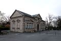 Die Leichenhalle auf dem Fürther Hauptfriedhof, März 2020 <span class="smw-highlighter" data-type="8" data-state="inline" data-title="Hinweis" title="Urheber: Kamran SalimiLizenz: CC BY-SA 3.0"><span class="smwtticon note"></span><span class="smwttcontent">Urheber: <!--LINK'" 0:130--><br><br>Lizenz: CC BY-SA 3.0</span></span>