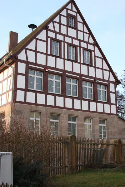 Datei:Unterfarrnbach Schule.JPG