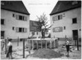 Beckenherstellung des Mutterbrunnens in der Wehlauer Straße, Sommer 1939 <span class="smw-highlighter" data-type="8" data-state="inline" data-title="Hinweis" title="Urheber: unbekanntLizenz: Bildlizenz-Stadtarchiv"><span class="smwtticon note"></span><span class="smwttcontent">Urheber: unbekannt<br><br>Lizenz: Bildlizenz-Stadtarchiv</span></span>