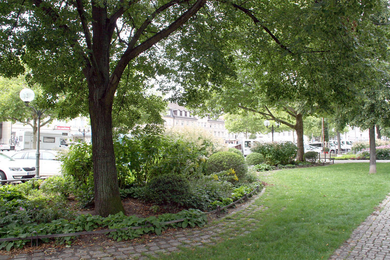 Datei:Adenaueranlage Grünanlage..jpg