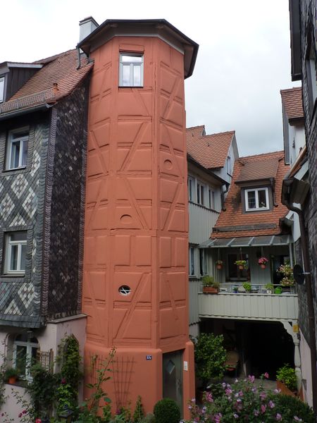 Datei:Treppenturm im Hof Gabrielschul.JPG