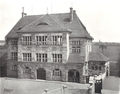 Vorderansicht des <!--LINK'" 0:64--> und Schulgebäudes am <a class="mw-selflink selflink">Helmplatz</a>, <!--LINK'" 0:65-->, Aufnahme um <!--LINK'" 0:66--> <span class="smw-highlighter" data-type="8" data-state="inline" data-title="Hinweis" title="Urheber: L. Kriegbaum, NürnbergLizenz: CC BY-SA 3.0"><span class="smwtticon note"></span><span class="smwttcontent">Urheber: L. Kriegbaum, Nürnberg<br><br>Lizenz: CC BY-SA 3.0</span></span>