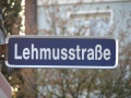 Straßenschild Lehmusstraße <span class="smw-highlighter" data-type="8" data-state="inline" data-title="Hinweis" title="Urheber: BaringelLizenz: CC BY-SA 3.0"><span class="smwtticon note"></span><span class="smwttcontent">Urheber: <!--LINK'" 2:451--><br><br>Lizenz: CC BY-SA 3.0</span></span>