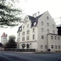 Verwaltungsgebäude des ehemaligen Gaswerks, Jugendstil-Putzbau, (1903 - 1906), Zustand um 1980 <span class="smw-highlighter" data-type="8" data-state="inline" data-title="Hinweis" title="Urheber: unbekanntLizenz: CC BY-SA 3.0"><span class="smwtticon note"></span><span class="smwttcontent">Urheber: unbekannt<br><br>Lizenz: CC BY-SA 3.0</span></span>