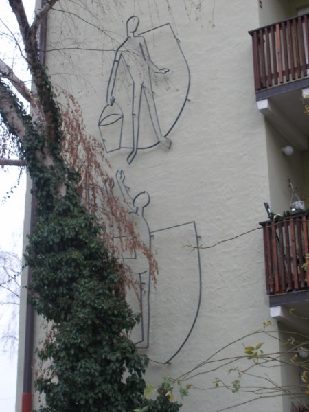 Datei:Herrnstr. 46 Drahtplastik.JPG