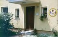 Hauseingan in der US-Offizierssiedlung Dambach (1994) <span class="smw-highlighter" data-type="8" data-state="inline" data-title="Hinweis" title="Urheber: Bernd JesussekLizenz: CC BY-SA 3.0"><span class="smwtticon note"></span><span class="smwttcontent">Urheber: <!--LINK'" 0:67--><br><br>Lizenz: CC BY-SA 3.0</span></span>